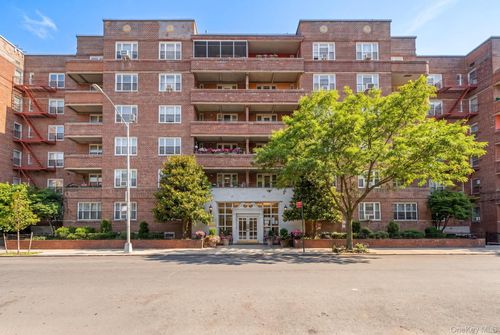 2c-83-33 Austin St, Kew Gardens, NY, 11415-1819 | Card Image