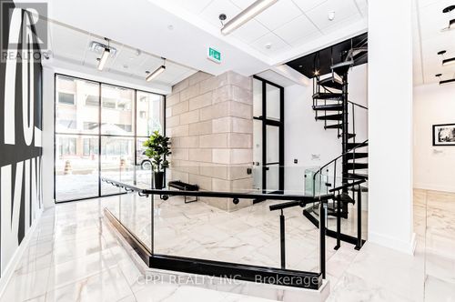 211-70 King St E, Oshawa, ON, L1H0A2 | Card Image