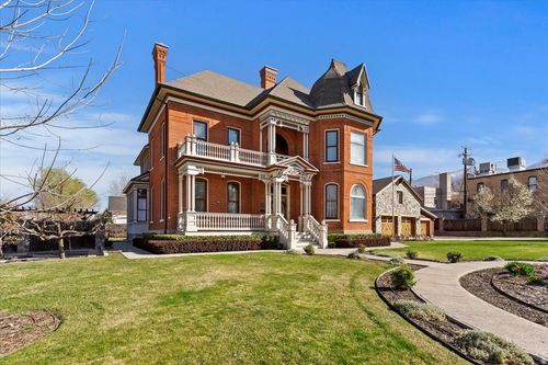 42 Center St, Kaysville, UT, 84037-1945 | Card Image