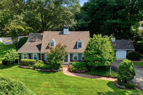 1936 Midlane, Oyster Bay, NY, 11791 | Card Image