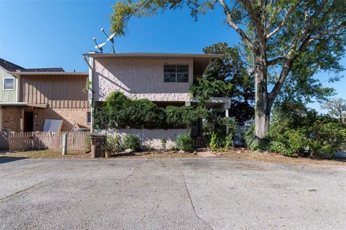 2137 Casa Rio Cir, Dickinson, TX, 77539-6784 | Card Image