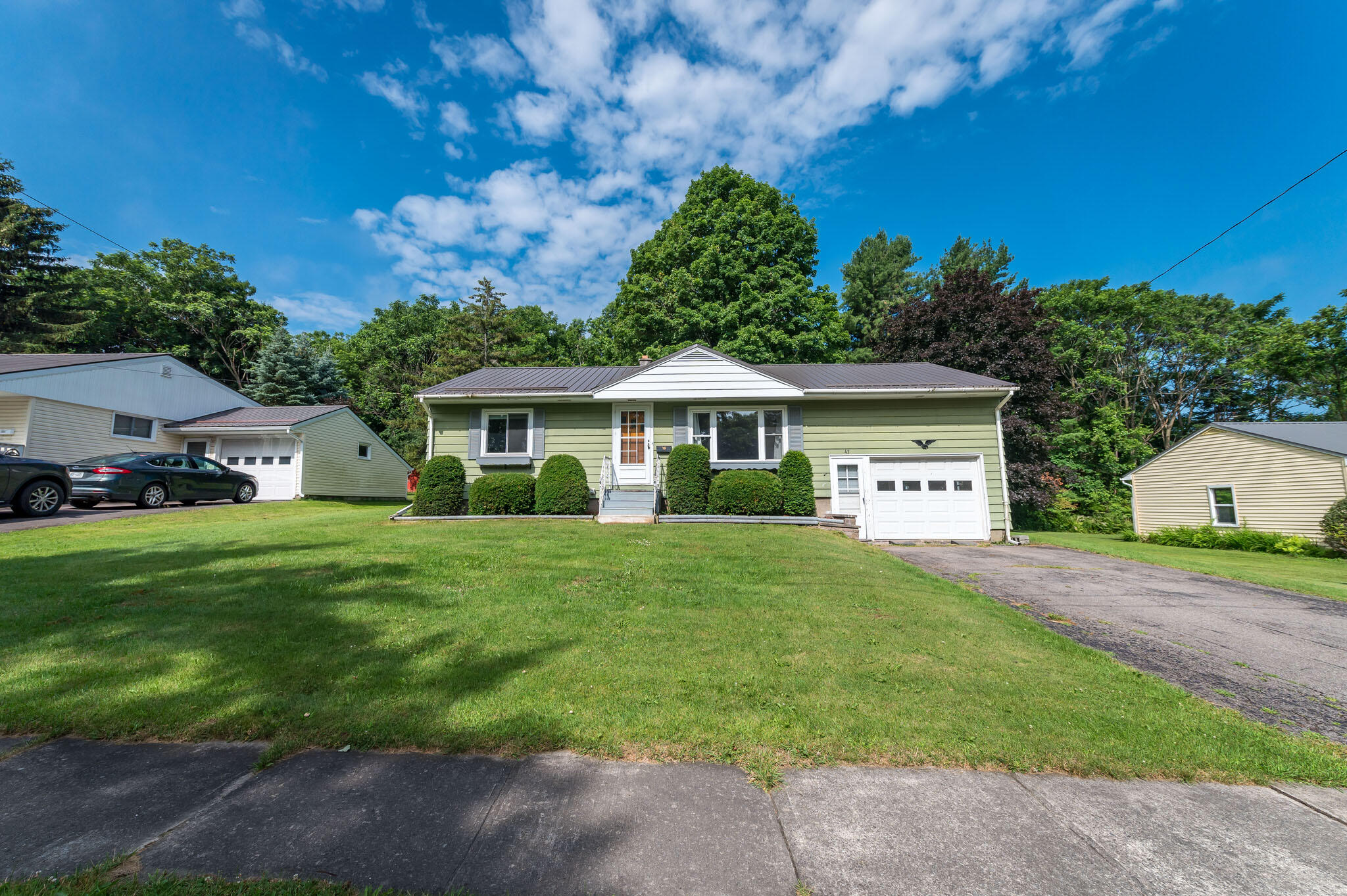 Wellington St, Malone, NY 12953