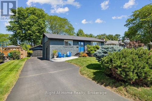 275 Kent Cres, Burlington, ON, L7L4T2 | Card Image