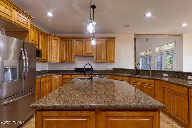 Plenty of Counter Space | Image 25