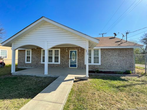 212 S High St, Uvalde, TX, 78801-5524 | Card Image
