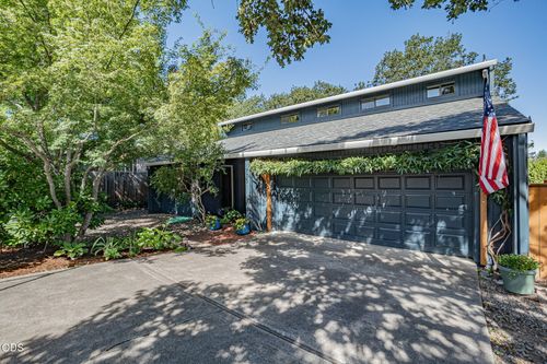 775 Oak Knoll Dr, Ashland, OR, 97520-1446 | Card Image