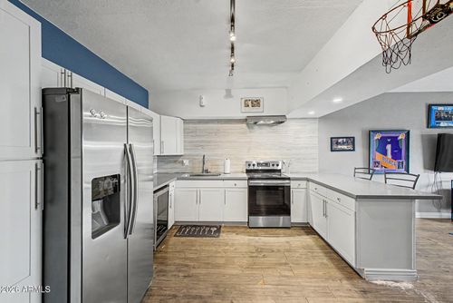 a105-357 E Thomas Rd, Phoenix, AZ, 85012-3243 | Card Image