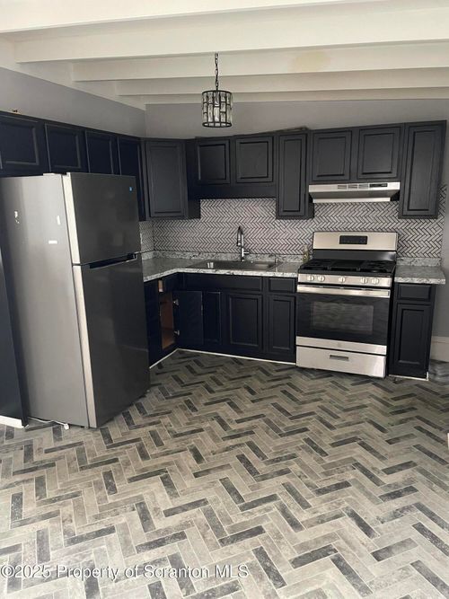 apt-3-17 E Carey St, Plains, PA, 18705-2052 | Card Image