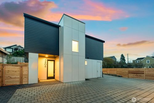 3806 42nd Ave Sw, Seattle, WA, 98116-3835 | Card Image