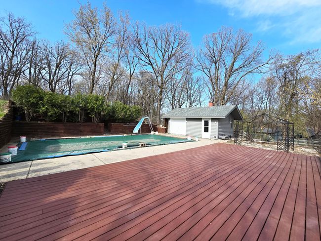 pool house with electric | Image 25