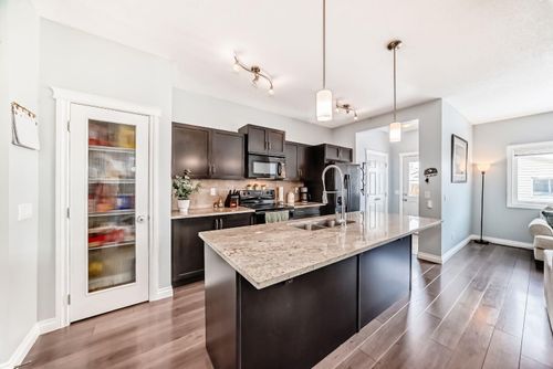 10 Reunion Grove Nw, Airdrie, AB, T4B0Z7 | Card Image