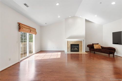 2065 Pinecroft Dr, Canton, MI, 48188-2246 | Card Image