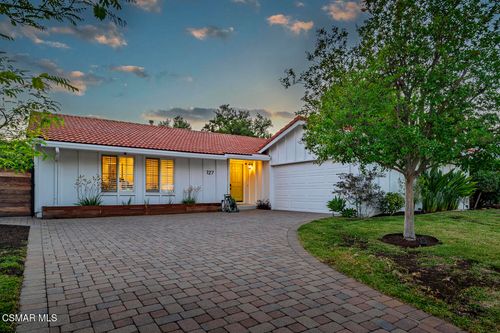127 N Sabra Ave, Oak Park, CA, 91377-1127 | Card Image