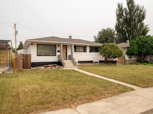 1131 29 St S, Lethbridge, AB, T1K2W9 | Card Image