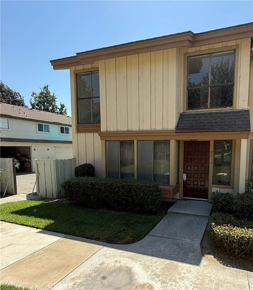 9614 Karmont Ave, South Gate, CA, 90280-5409 | Card Image