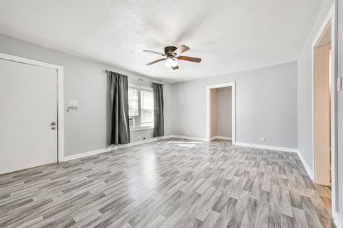 1021 Maple St, La Marque, TX, 77568-4325 | Card Image