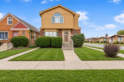 8732 S East End Ave, Chicago, IL, 60617-2733 | Card Image