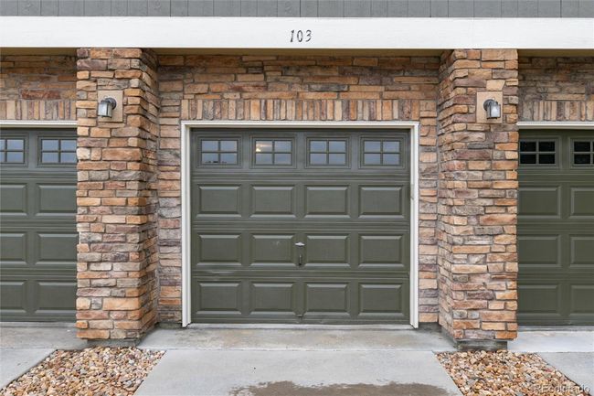 Attached tandem garage | Image 35