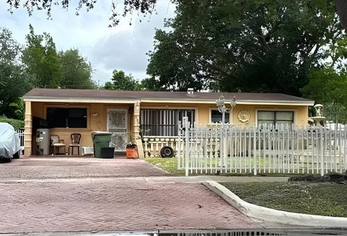 885 Nw 131st St, North Miami, FL, 33168-6546 | Card Image