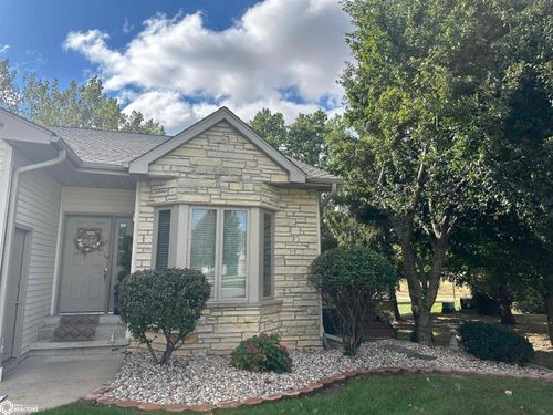 5579 Chip Shot Dr, Burlington, IA, 52601-8674 | Card Image