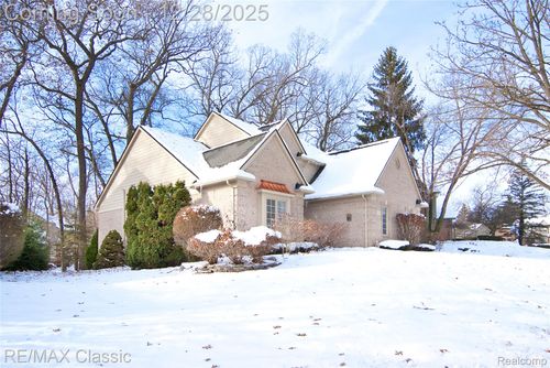 3628 Warwick Dr, Rochester Hills, MI, 48309-4713 | Card Image