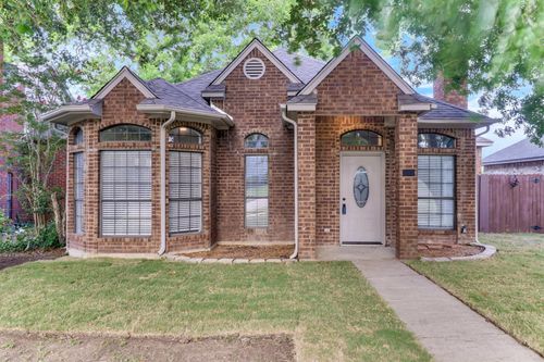 111 Homestead Dr, Lancaster, TX, 75146-3030 | Card Image