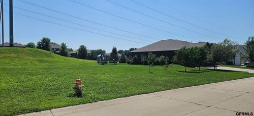 19541 Farnam St, Elkhorn, NE, 68022-4840 | Card Image