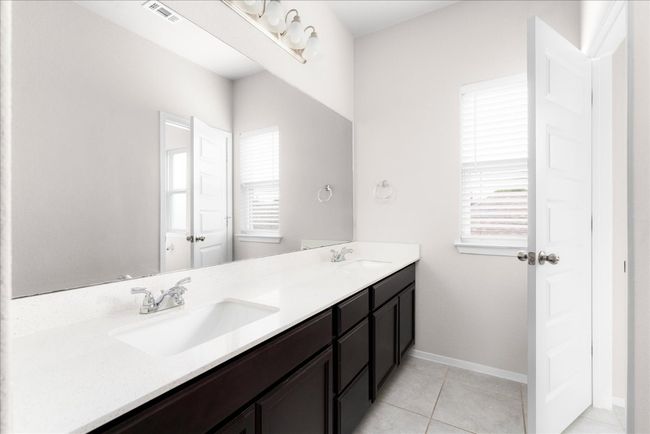 UNIT-100 - 2800 Joe Dimaggio Blvd, Condo with 5 bedrooms, 3 bathrooms and 4 parking in Round Rock TX | Image 27