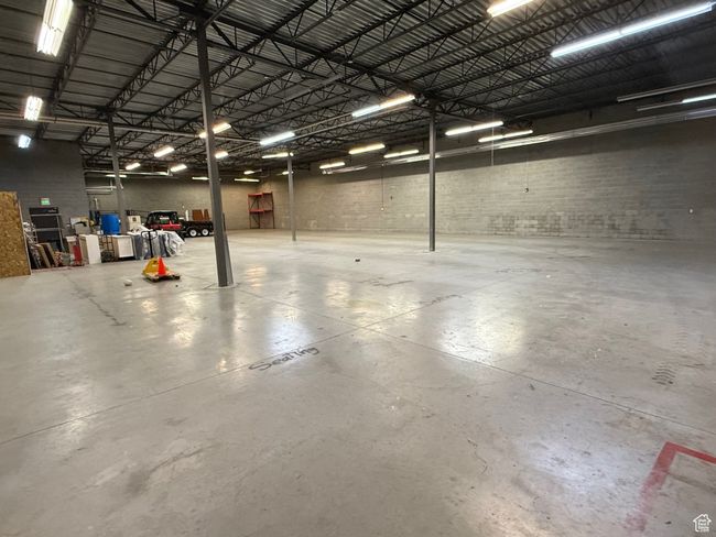 View of garage | Image 7
