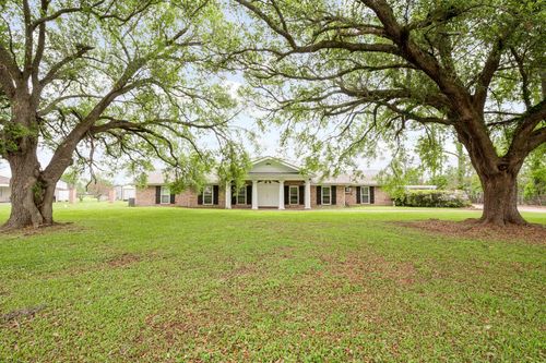209 Country Estates Dr, Houma, LA, 70364-1048 | Card Image