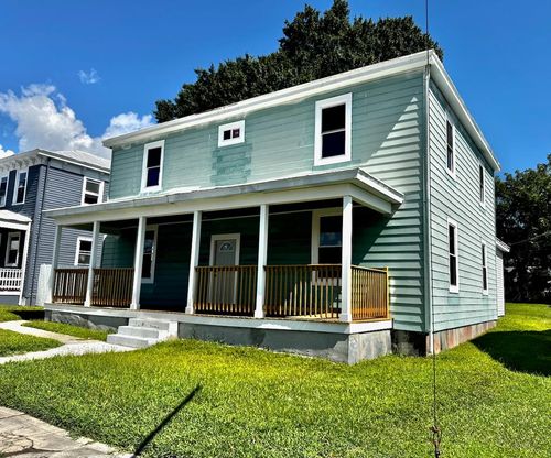 209 E Virginia Ave, Crewe, VA, 23930-1925 | Card Image
