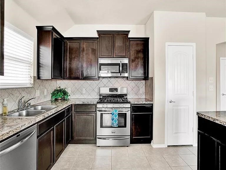 Residential Lease in Little Elm 4