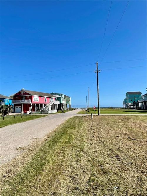 2813 Gulfview Ln, Crystal Beach, TX, 77650 | Card Image