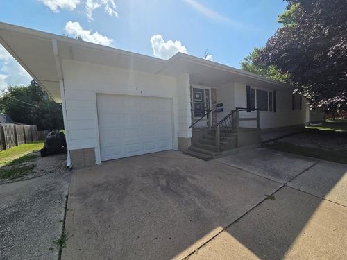 215 N 3rd St, Rockwell City, IA, 50579-1049 | Card Image