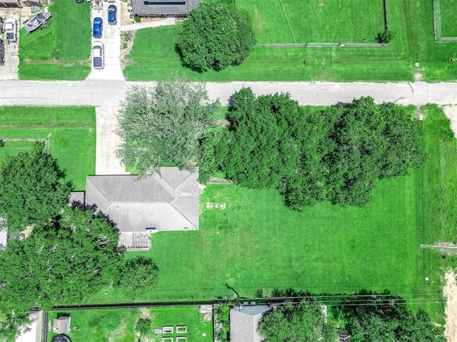 49 Robin Dr, House other with 3 bedrooms, 2 bathrooms and 2 parking in Alvin TX | Image 48