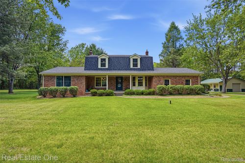 1765 Rowe Rd, Milford, MI, 48380-2323 | Card Image