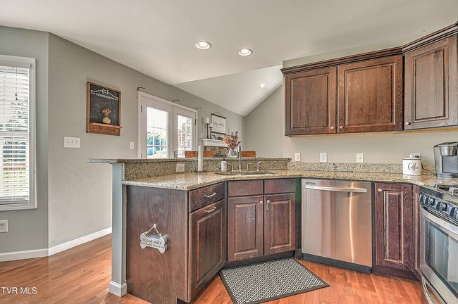 517 W Glade St, House other with 3 bedrooms, 3 bathrooms and null parking in Glade Spring VA | Image 14