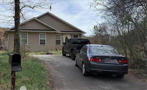 870 Catherine Crisp Way, Kodak, TN, 37764-2461 | Card Image