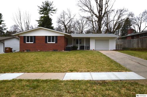 5815 J St, Lincoln, NE, 68510-3929 | Card Image