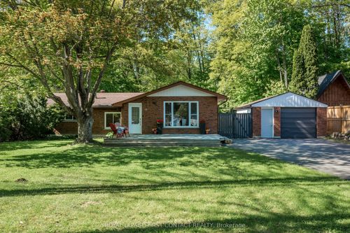 11 Broad St, Penetanguishene, ON, L9M1E9 | Card Image