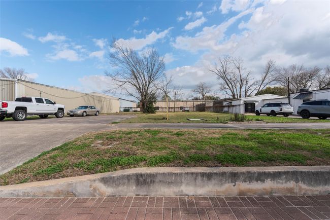 2107 N Main St, Home with 0 bedrooms, 0 bathrooms and null parking in Pearland TX | Image 4