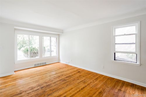19468 Evergreen Rd, Detroit, MI, 48219-2048 | Card Image