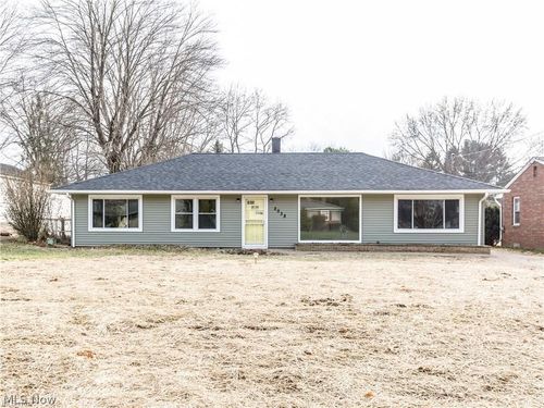 2038 Bigelow St, Akron, OH, 44314-2520 | Card Image
