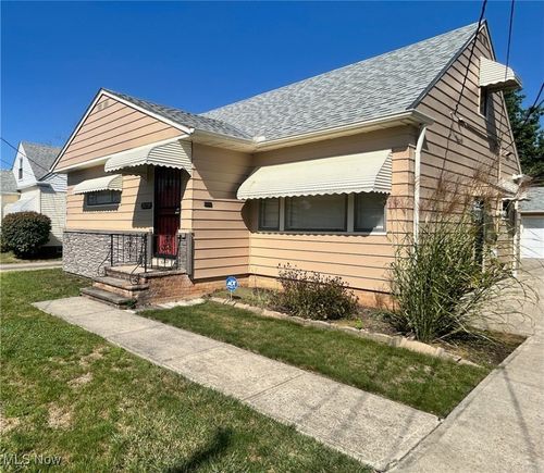 20739 Donny Brook Rd, Maple Heights, OH, 44137-3111 | Card Image
