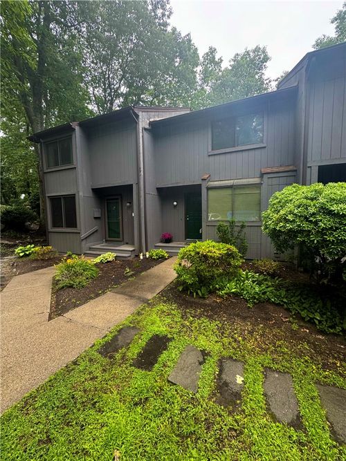 802-5 Wake Robin Rd, Lincoln, RI, 02865-5217 | Card Image