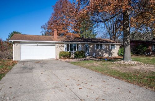 827 E 4th St, Dover, OH, 44622-1319 | Card Image