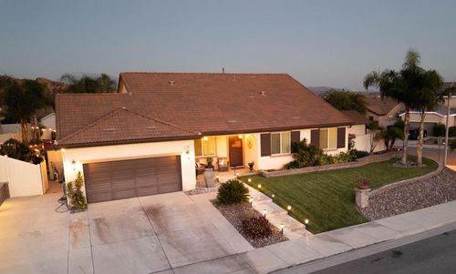 102 Knoll Crest Dr, Calimesa, CA, 92320-2110 | Card Image