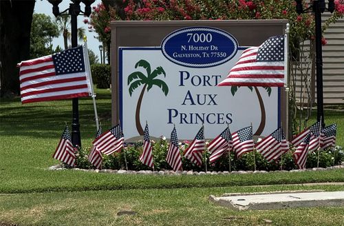 7112-7112 N Holiday Dr, Galveston, TX, 77550-3031 | Card Image