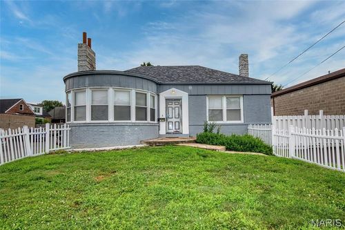 8910 Gravois Road, Affton, MO, 63123 | Card Image