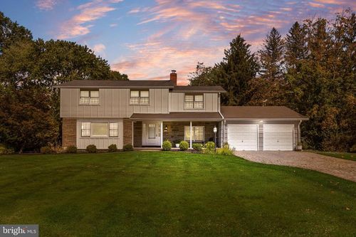 4 Larkspur Ln, Lawrence, NJ, 08648-1512 | Card Image